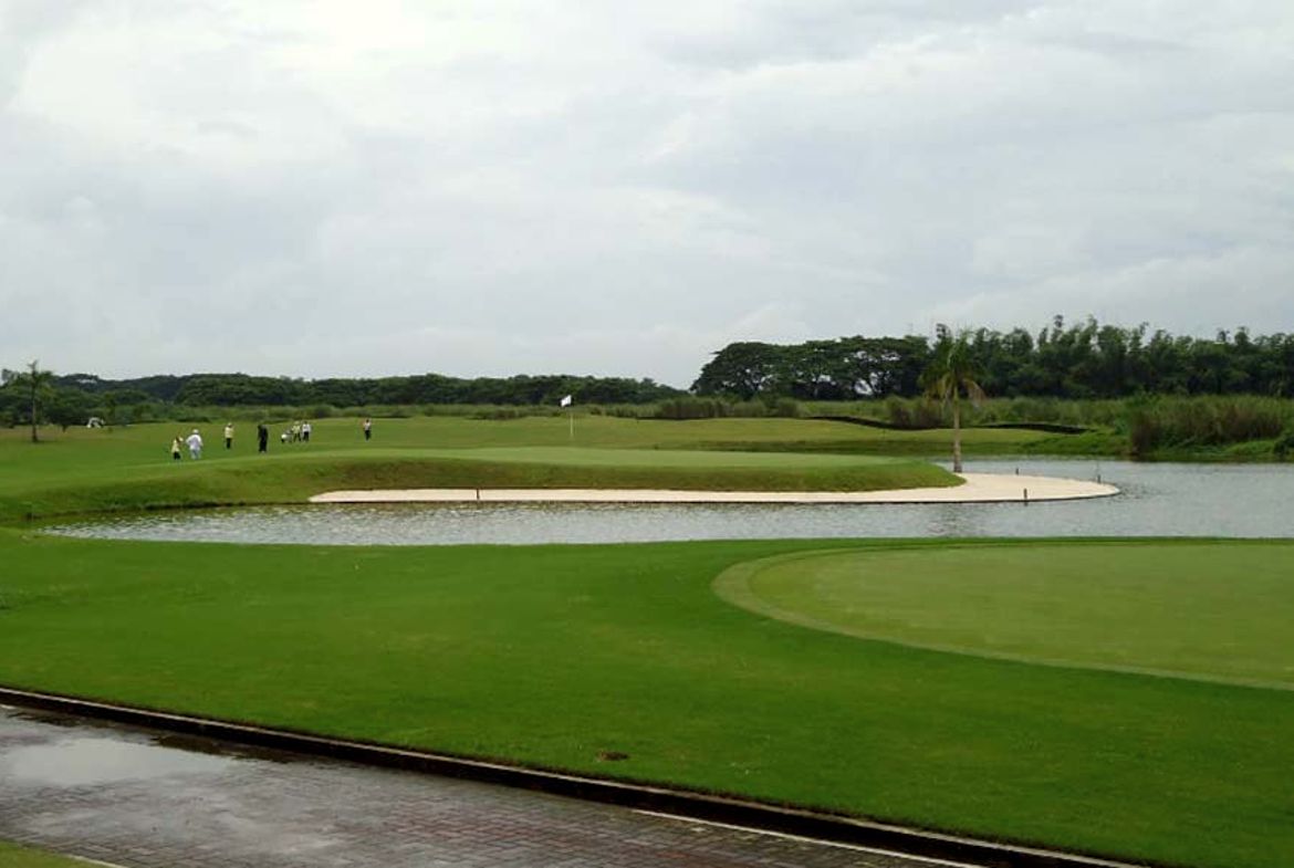Beverly Place Mexico Pampanga Golf Course