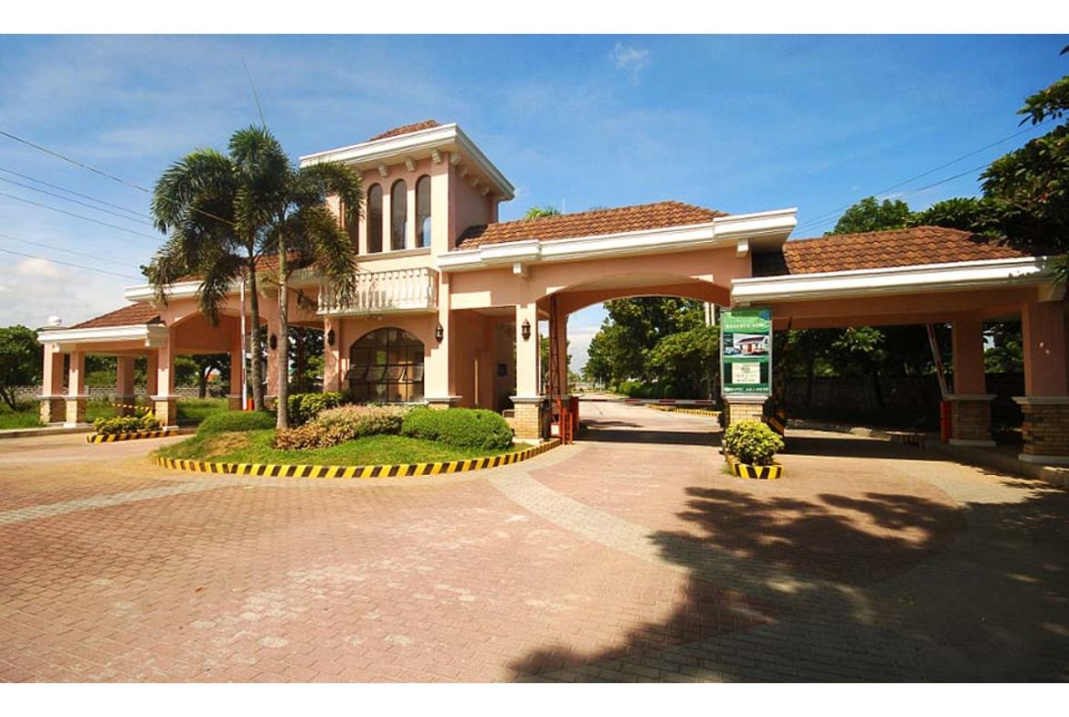 Beverly Place Mexico Pampanga Entrance