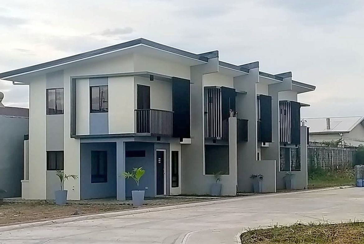 Highview Residences Minalin Pampanga Cluster Homes