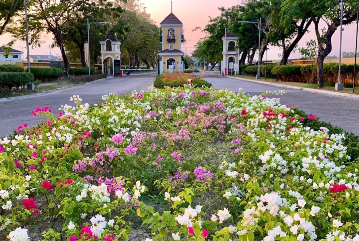 Woodgrove Park San Fernando Pampanga Entrance