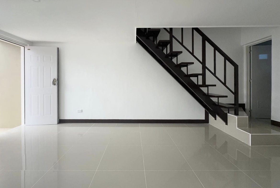 Sameera Angeles City Stairwell