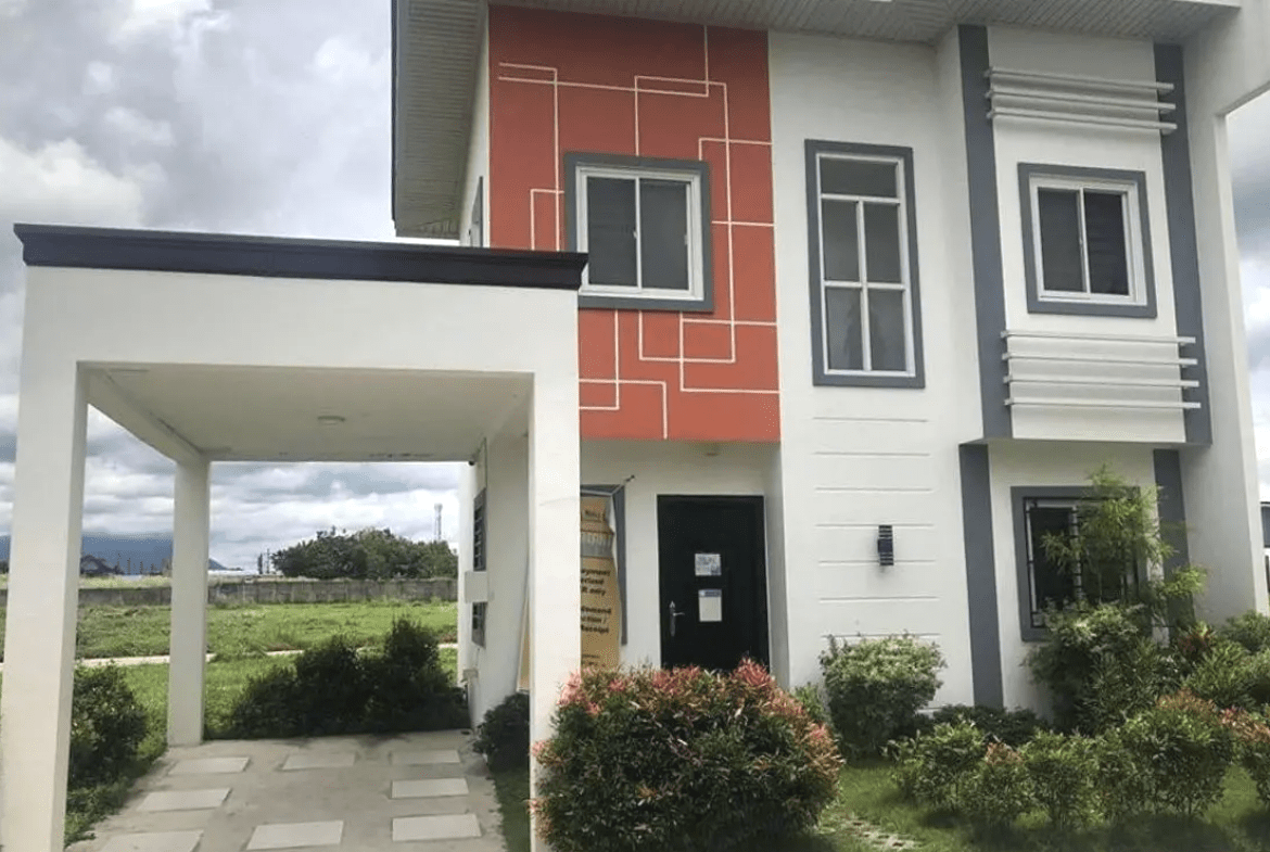 Tiera Rica Malpitic Model Home Red