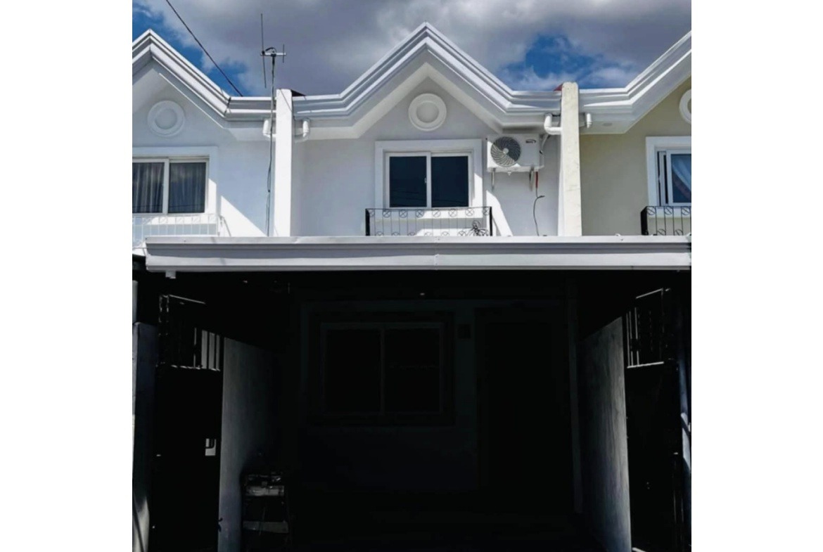 Xevera BaColor Upgraded Townhouse Garage