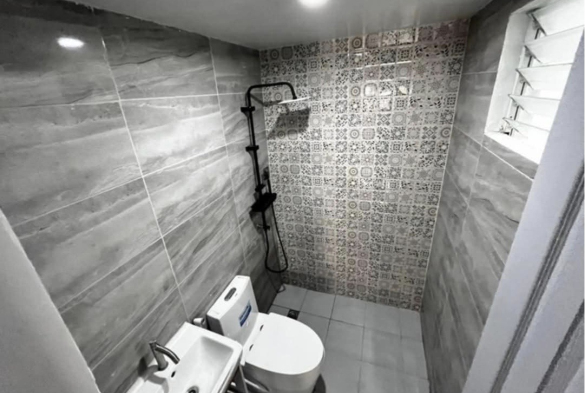 Xevera BaColor Upgraded Townhouse Bathroom